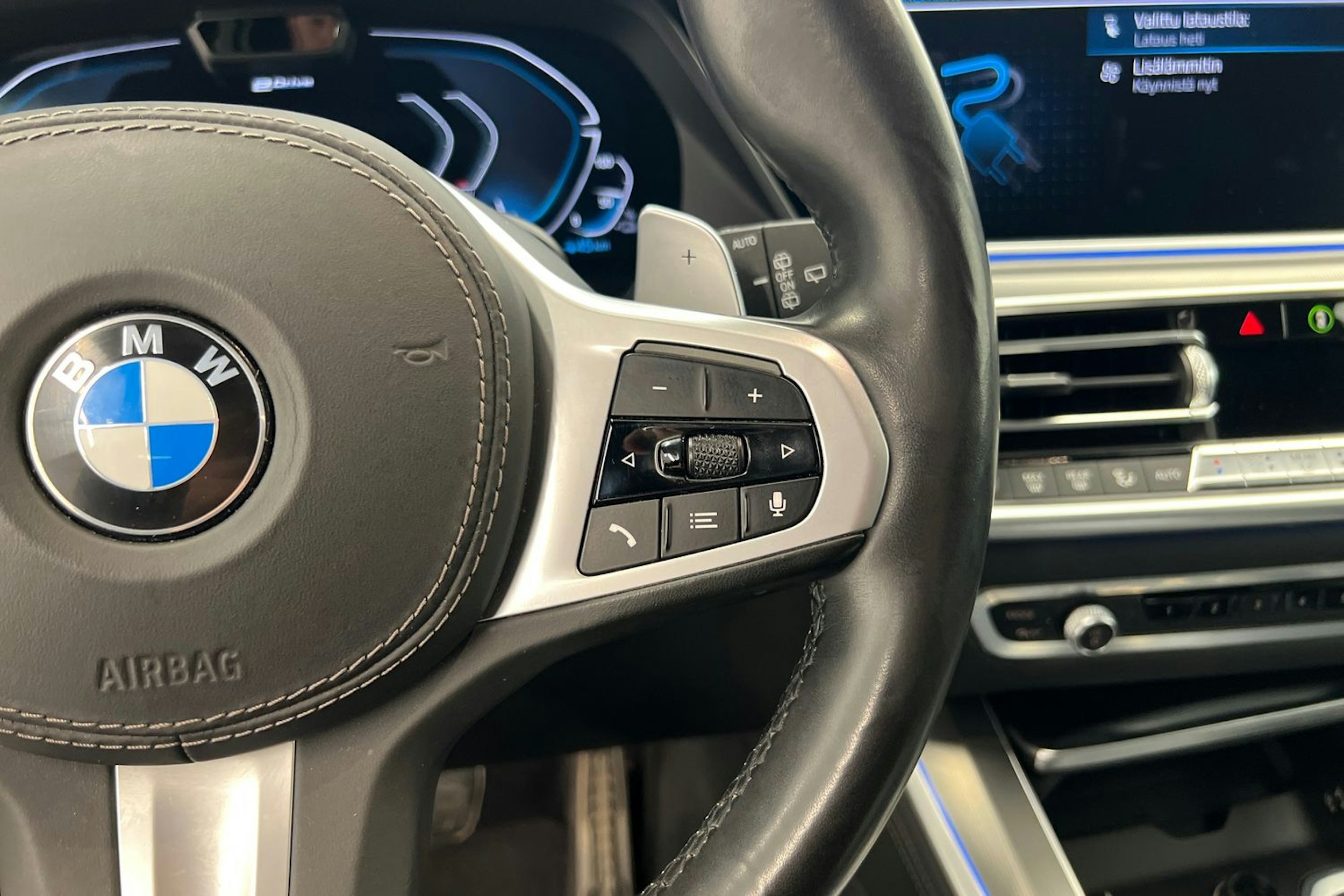 musta BMW X5 2020 kuva 12.