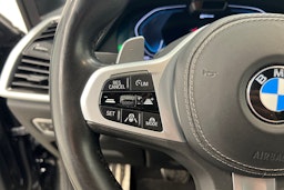 musta BMW X5 2020 kuva 13.