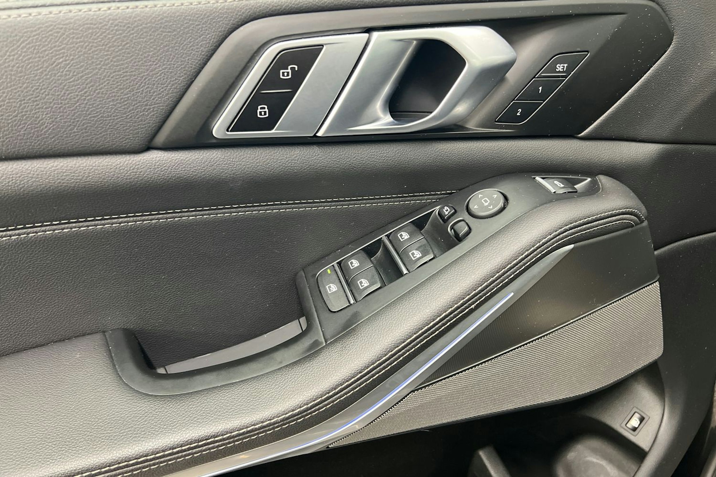 musta BMW X5 2020 kuva 16.