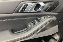 musta BMW X5 2020 kuva 16.