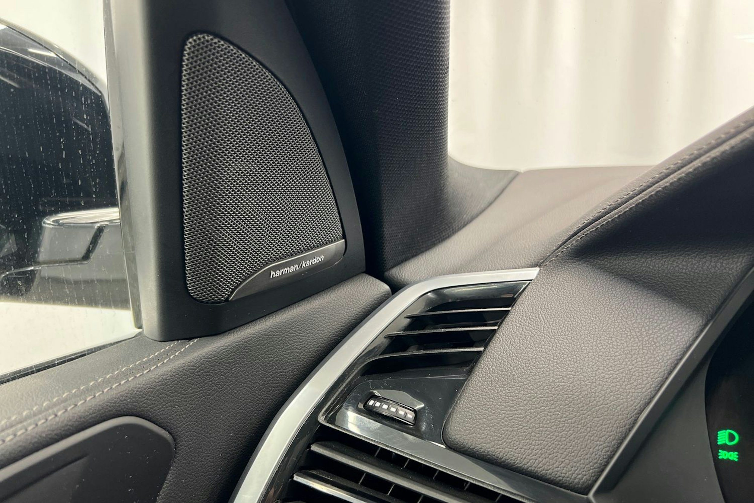 musta BMW X5 2020 kuva 17.