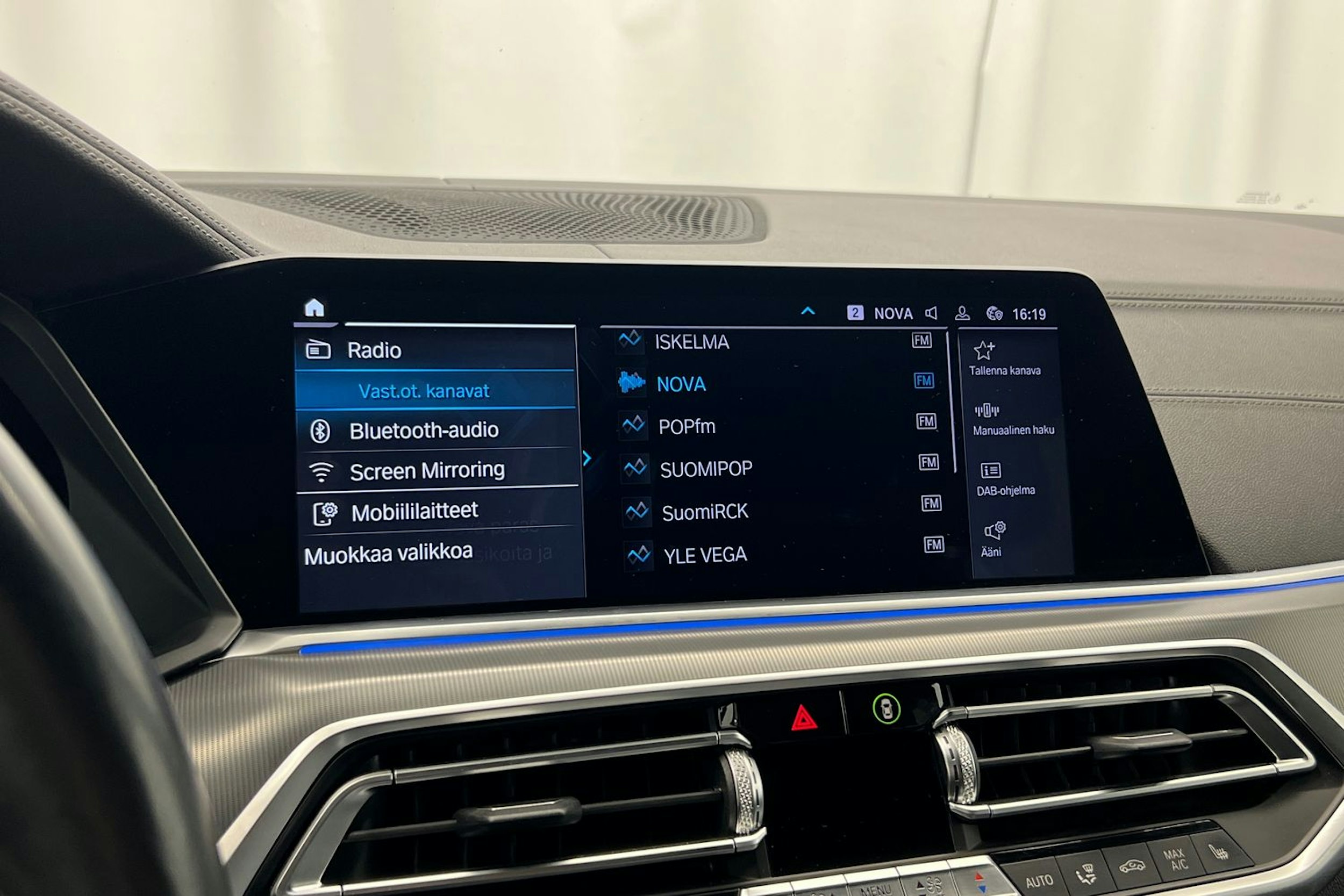 musta BMW X5 2020 kuva 18.