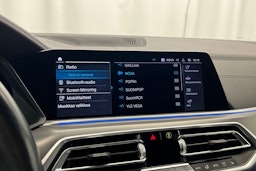 musta BMW X5 2020 kuva 18.