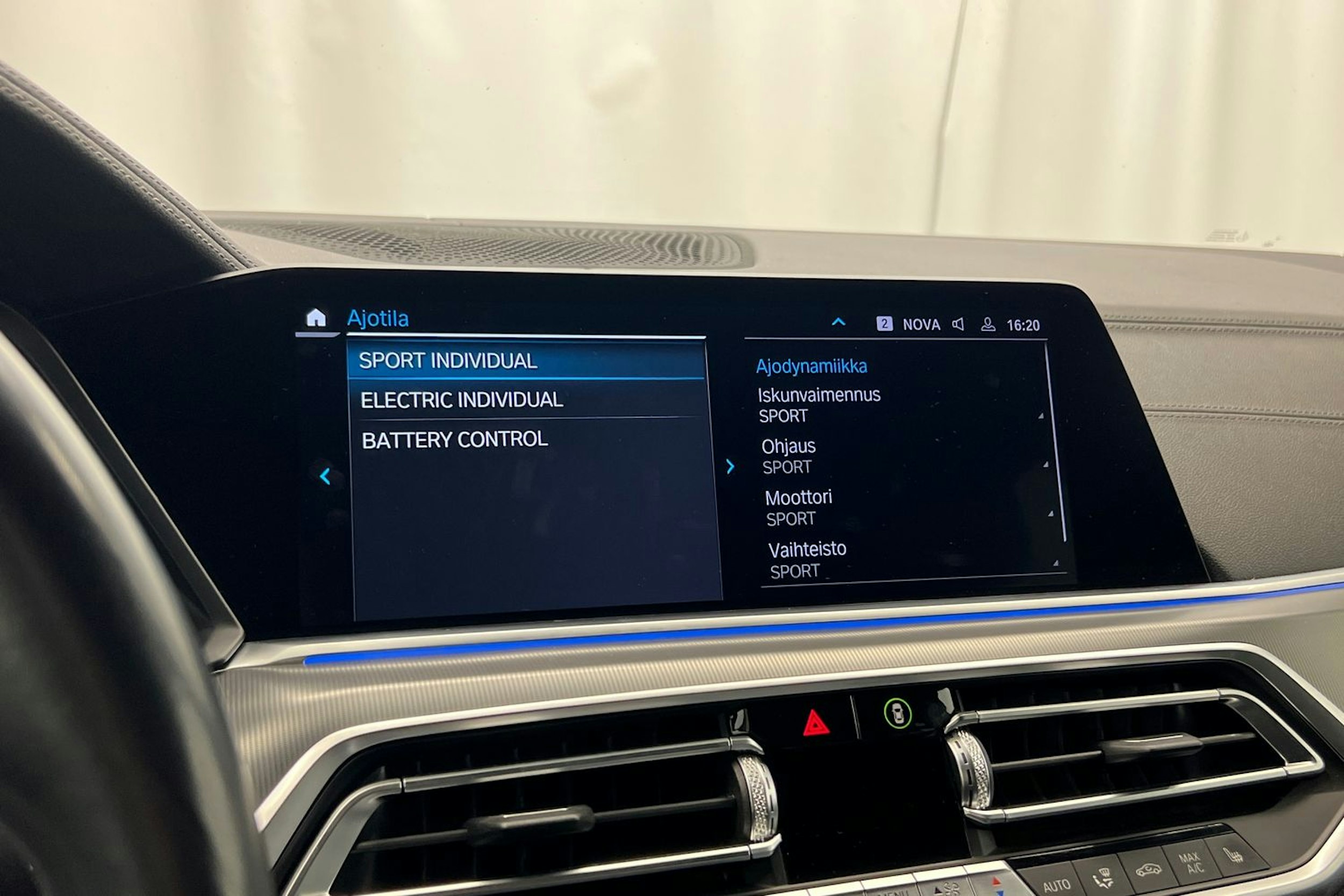 musta BMW X5 2020 kuva 22.