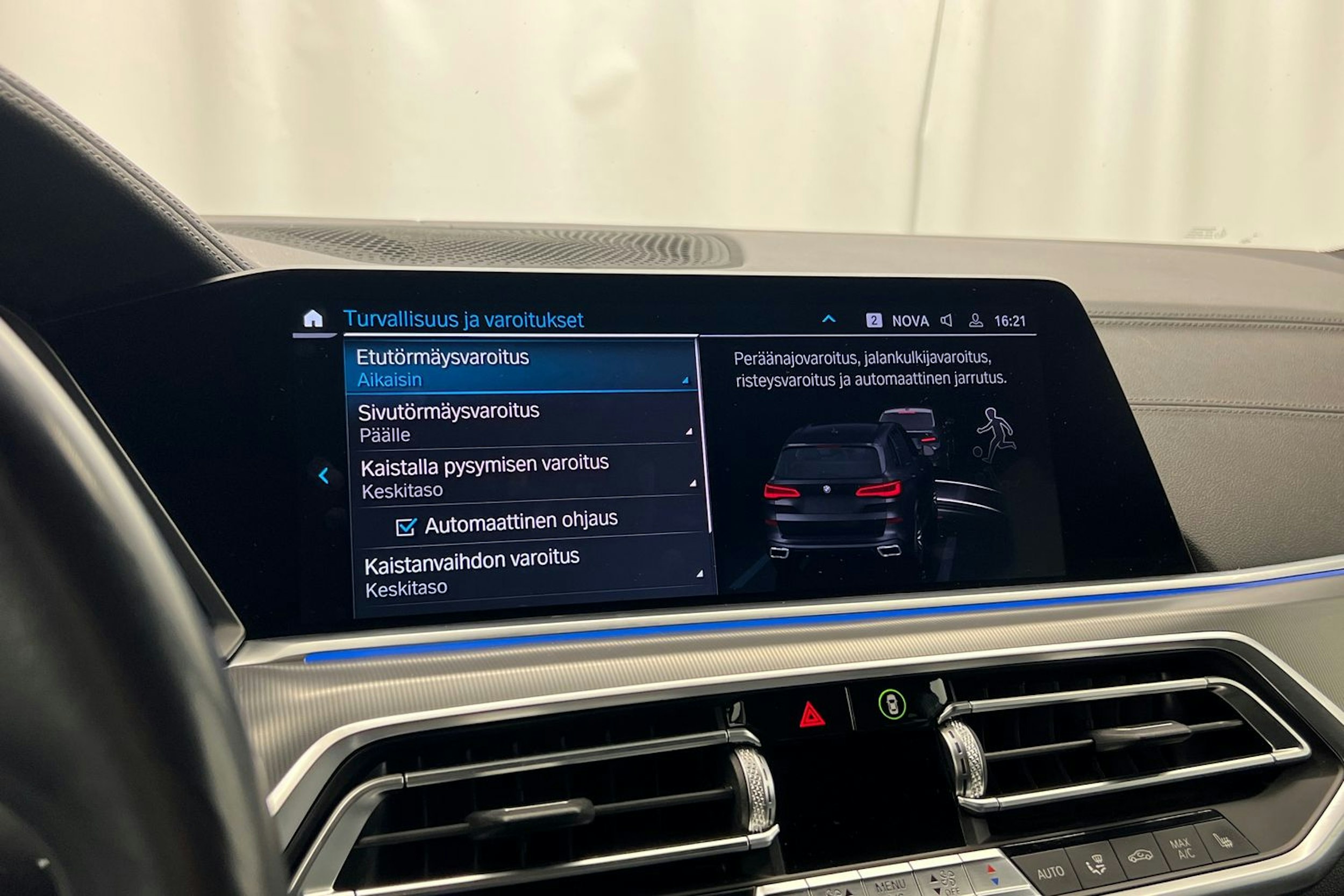 musta BMW X5 2020 kuva 23.