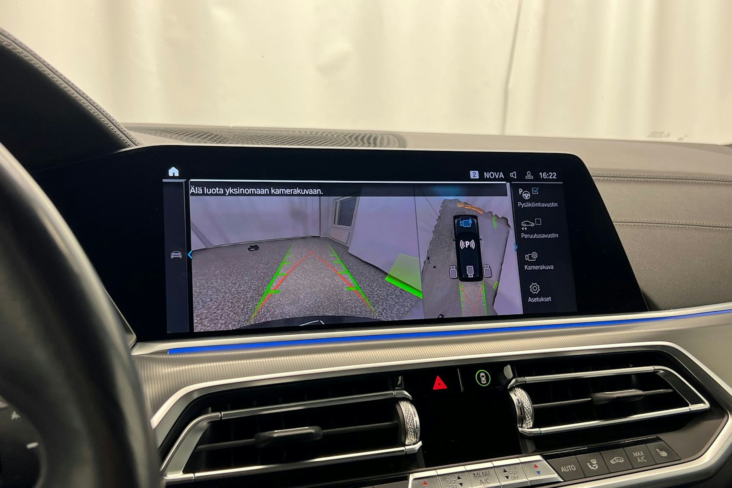 musta BMW X5 2020 kuva 28.