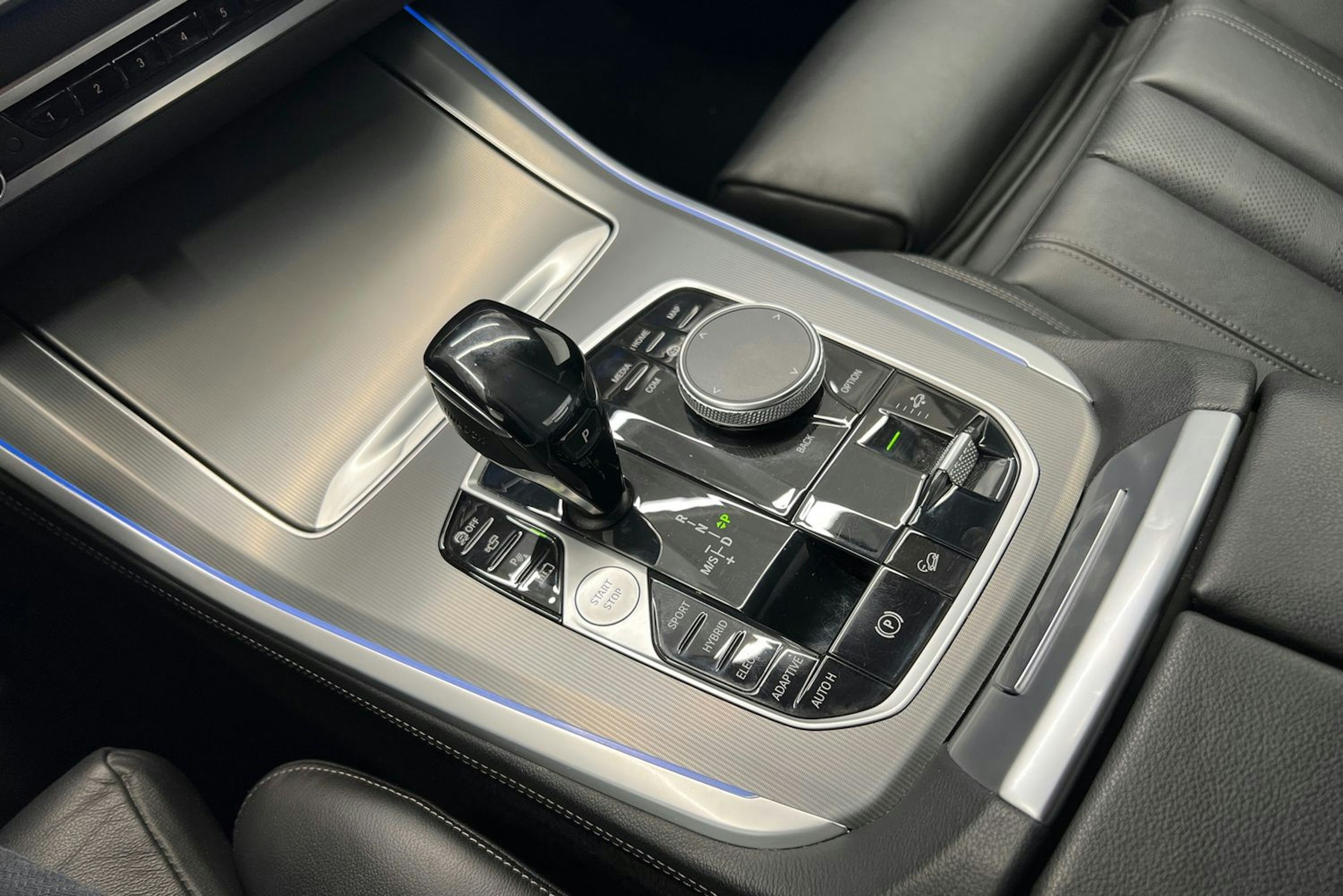 musta BMW X5 2020 kuva 30.