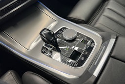 musta BMW X5 2020 kuva 30.