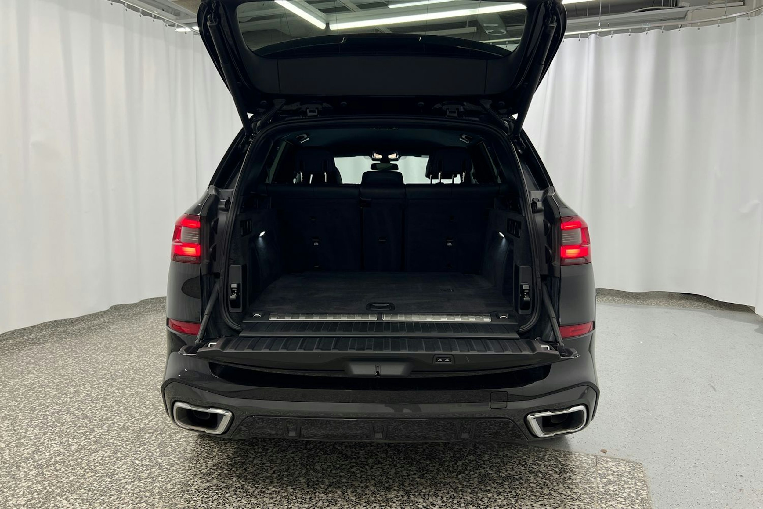 musta BMW X5 2020 kuva 31.