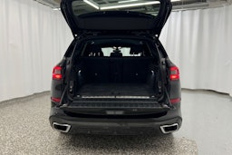 musta BMW X5 2020 kuva 31.