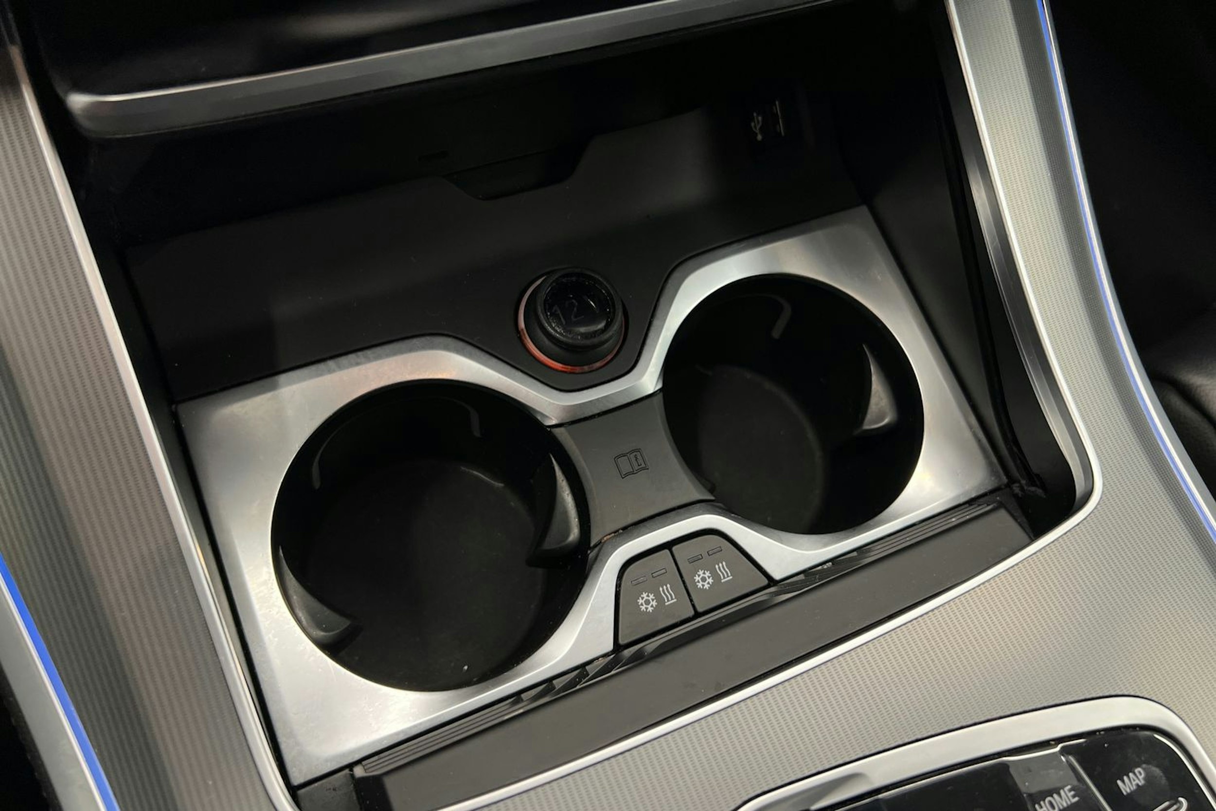 musta BMW X5 2020 kuva 32.