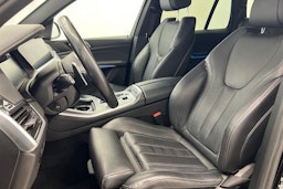 musta BMW X5 2020 kuva 33.