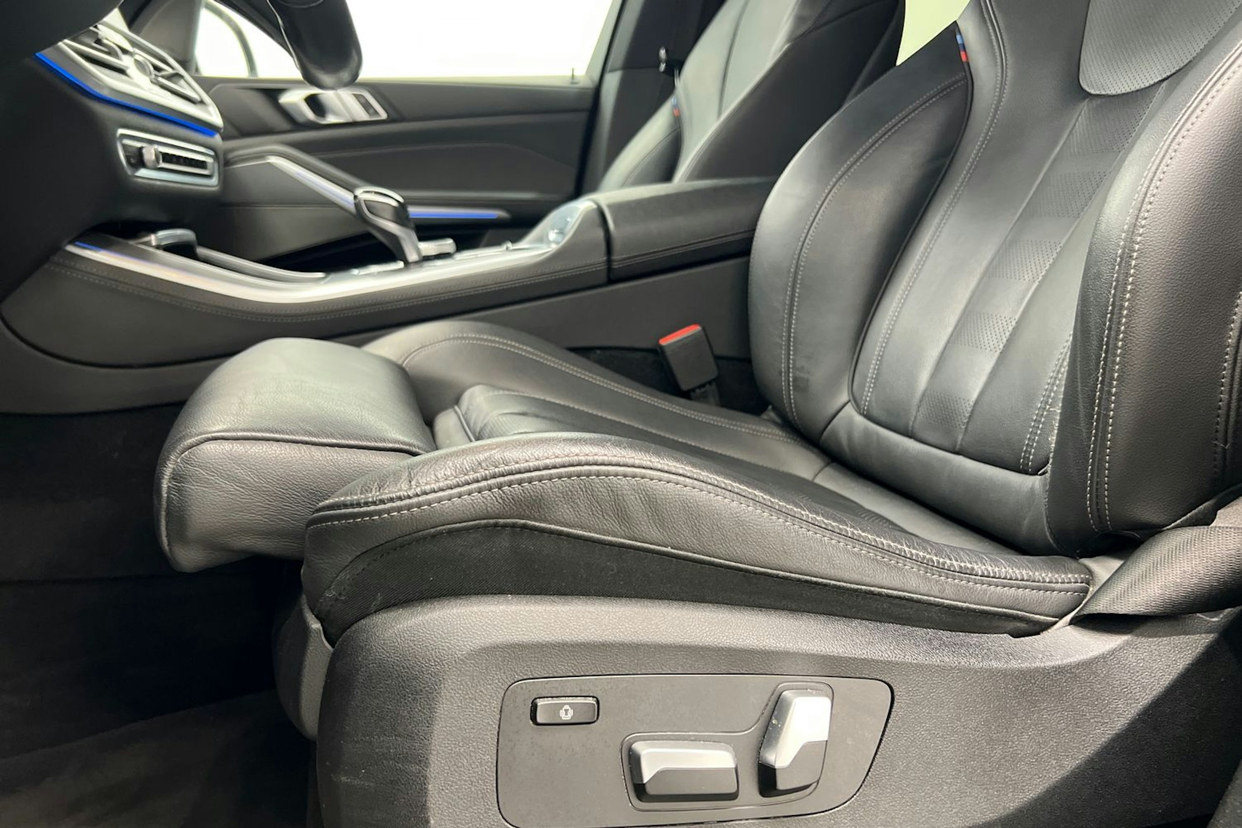 musta BMW X5 2020 kuva 34.