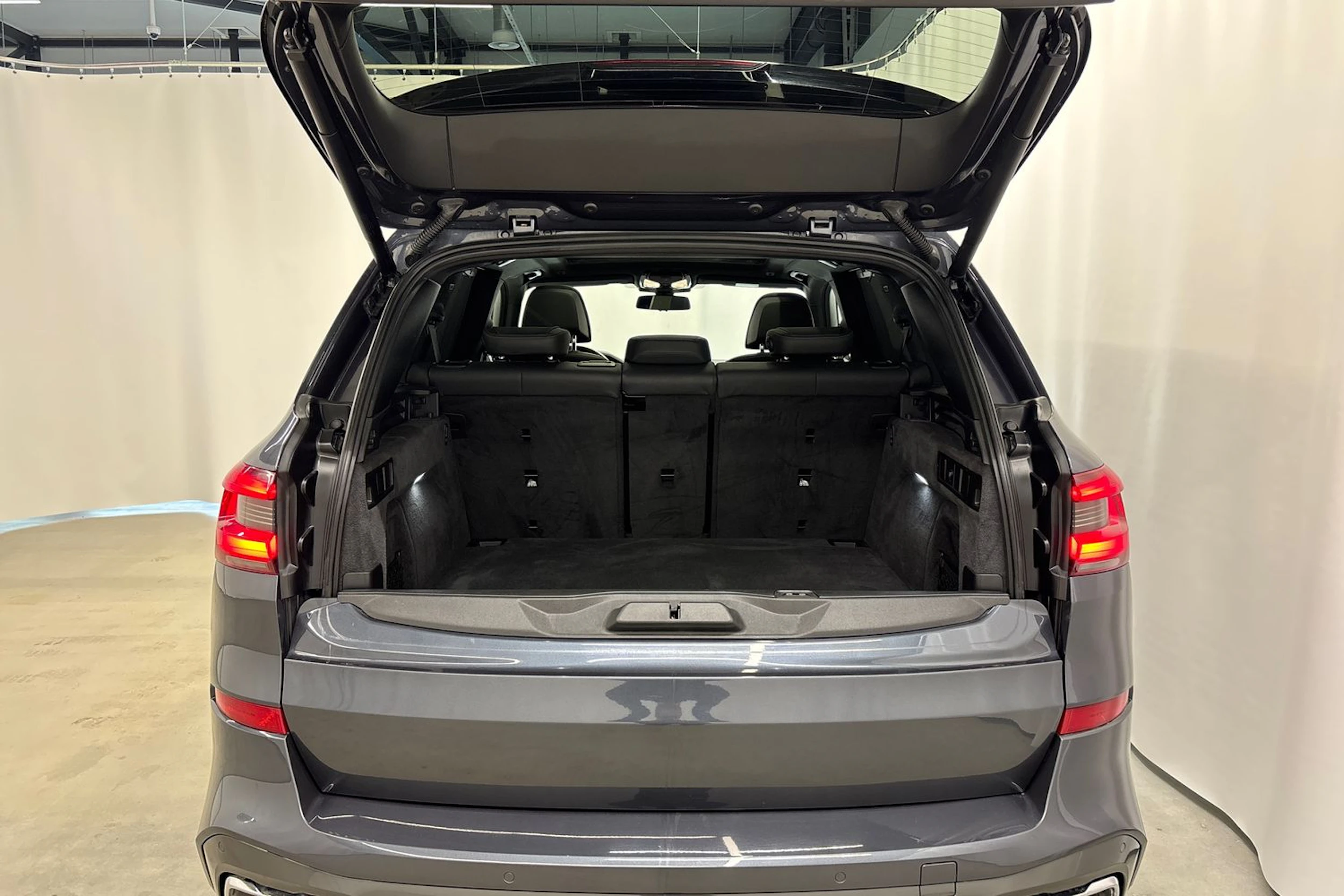 harmaa BMW X5 2020 kuva 32.