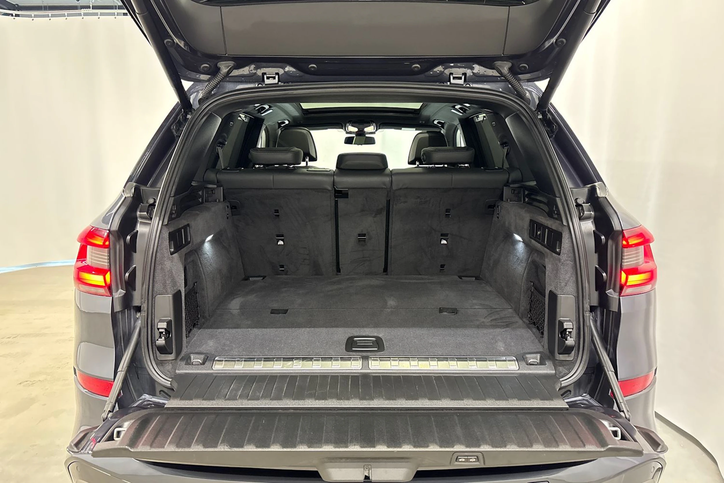 harmaa BMW X5 2020 kuva 33.