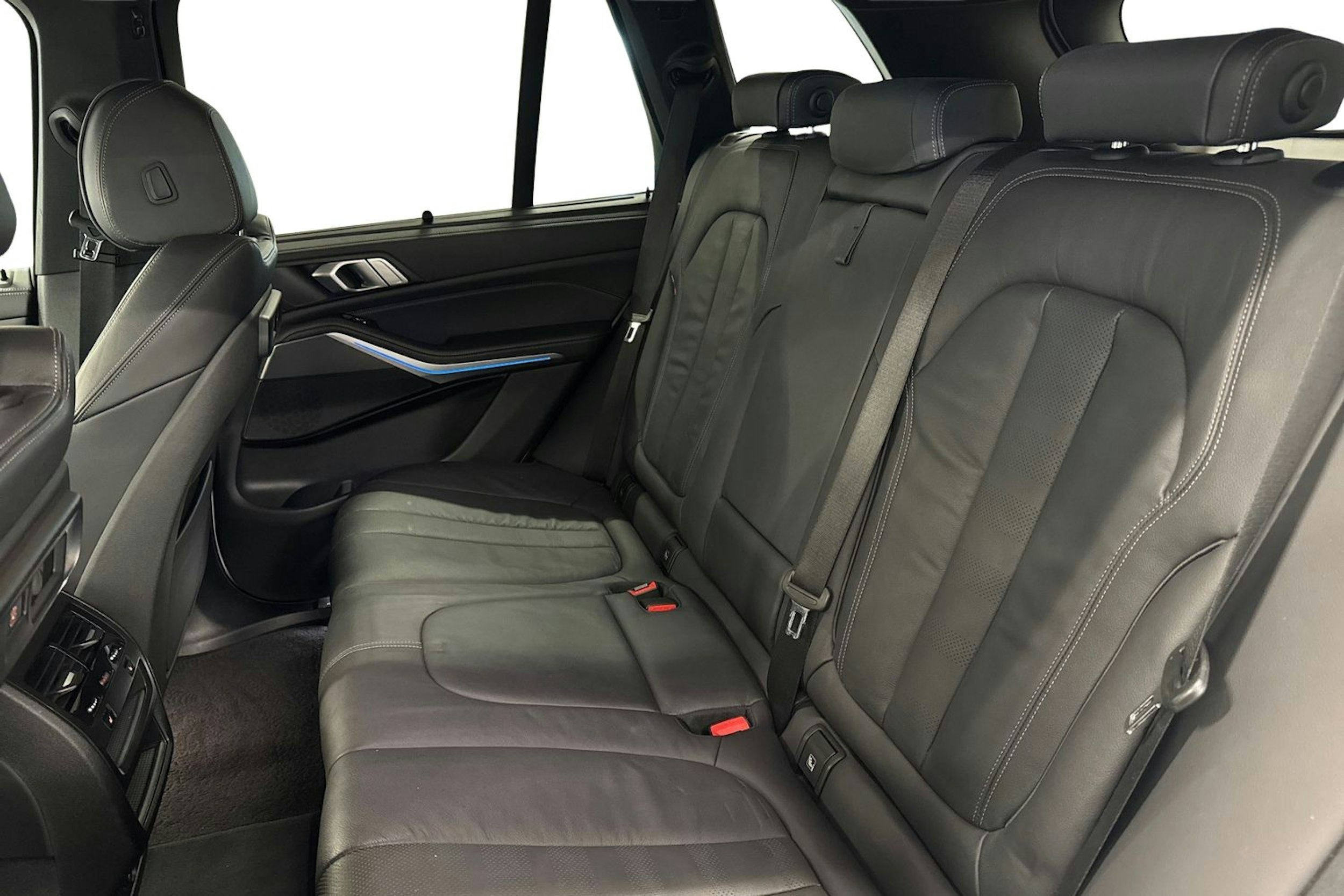 Valkoinen BMW X5 2020 kuva 10.