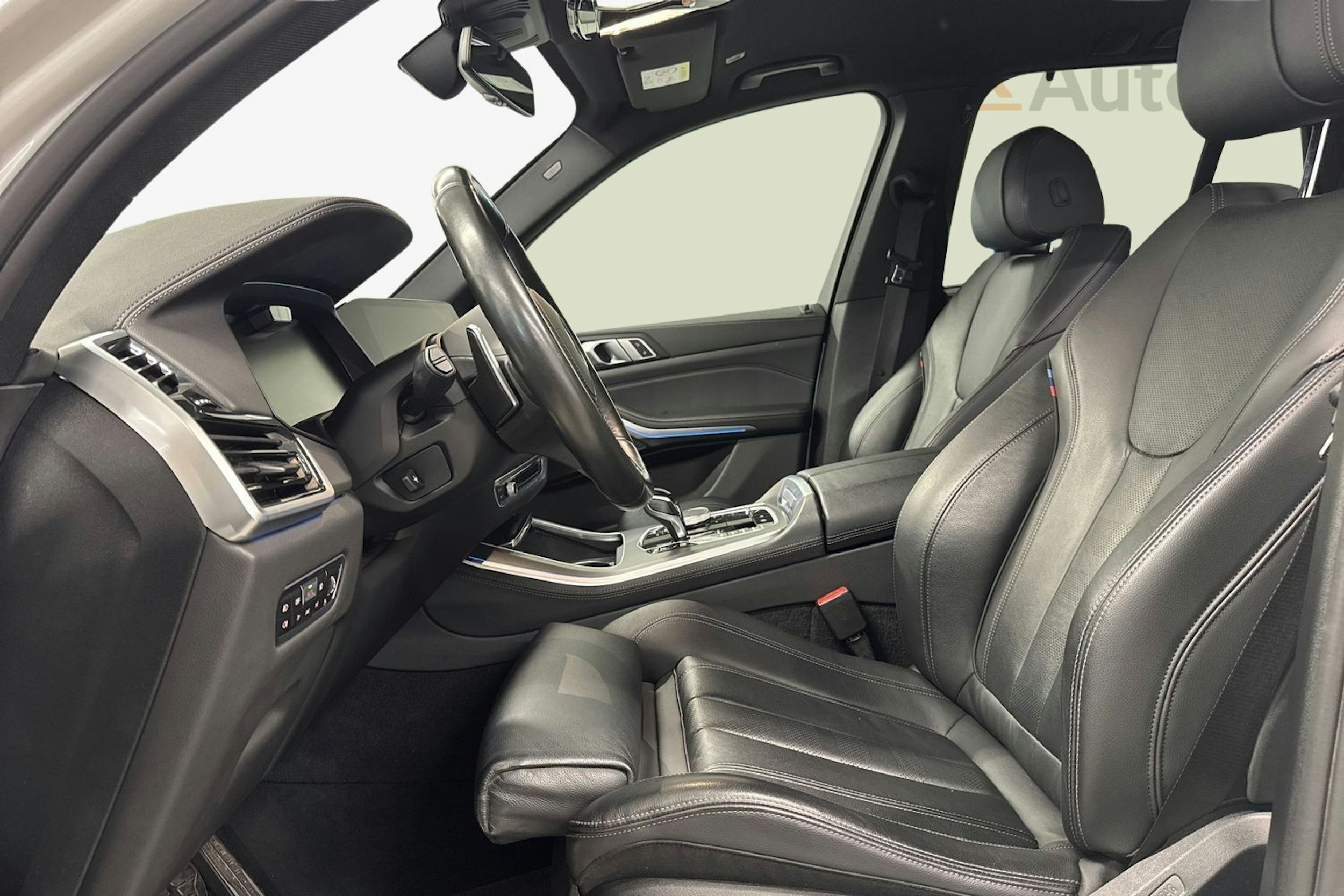 Valkoinen BMW X5 2020 kuva 11.