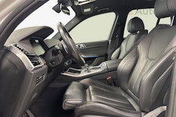 Valkoinen BMW X5 2020 kuva 11.