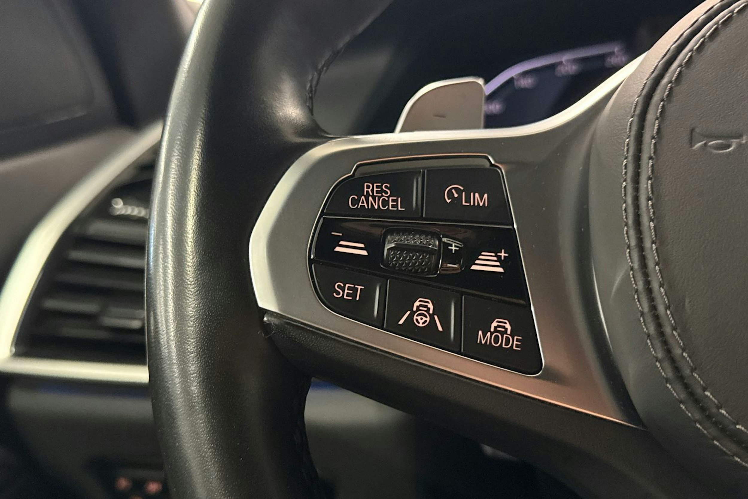 Valkoinen BMW X5 2020 kuva 16.