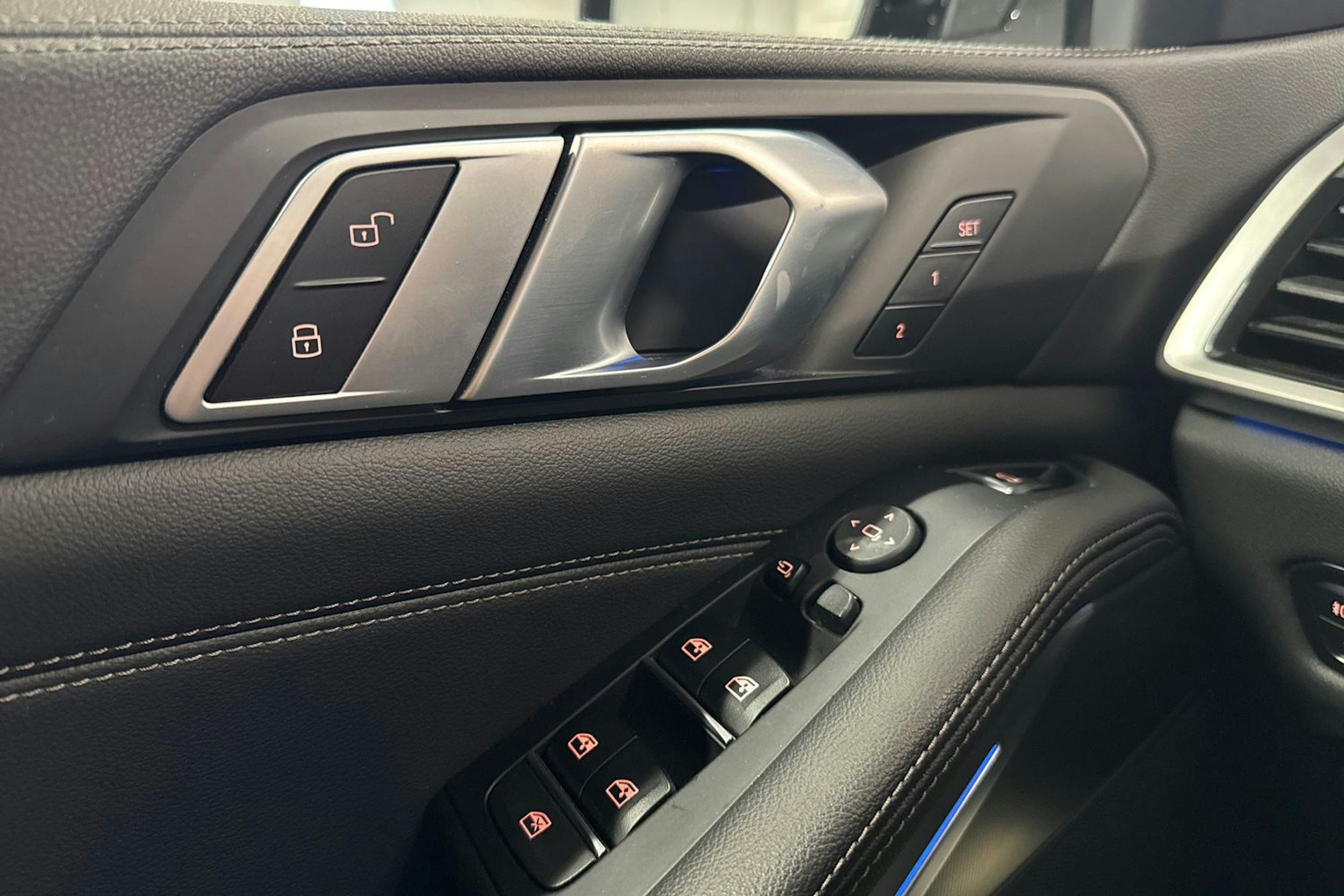 Valkoinen BMW X5 2020 kuva 17.