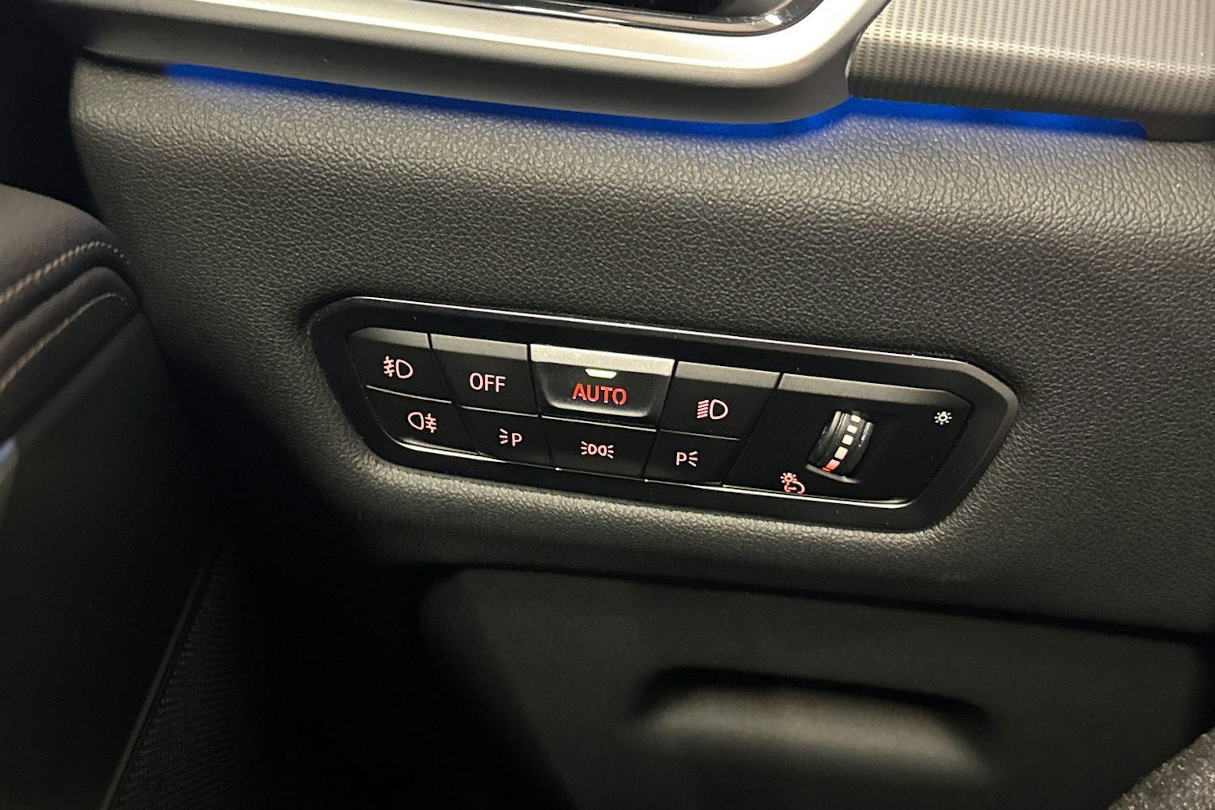 Valkoinen BMW X5 2020 kuva 18.