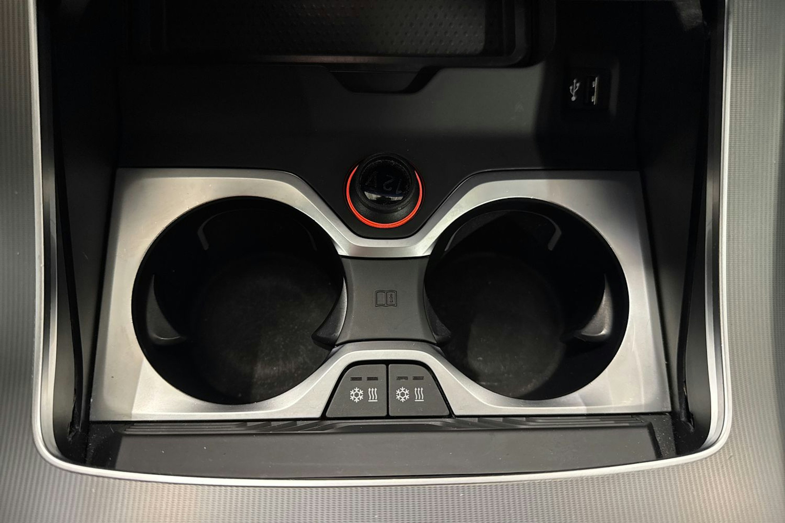 Valkoinen BMW X5 2020 kuva 31.