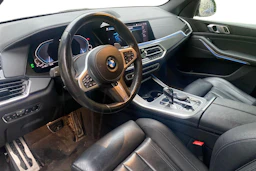 Musta BMW X5 2020 kuva 3.