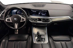 Musta BMW X5 2020 kuva 7.