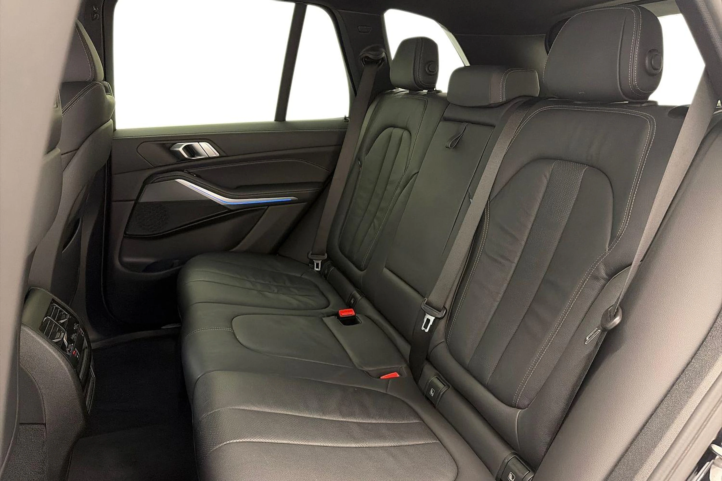 Musta BMW X5 2020 kuva 8.