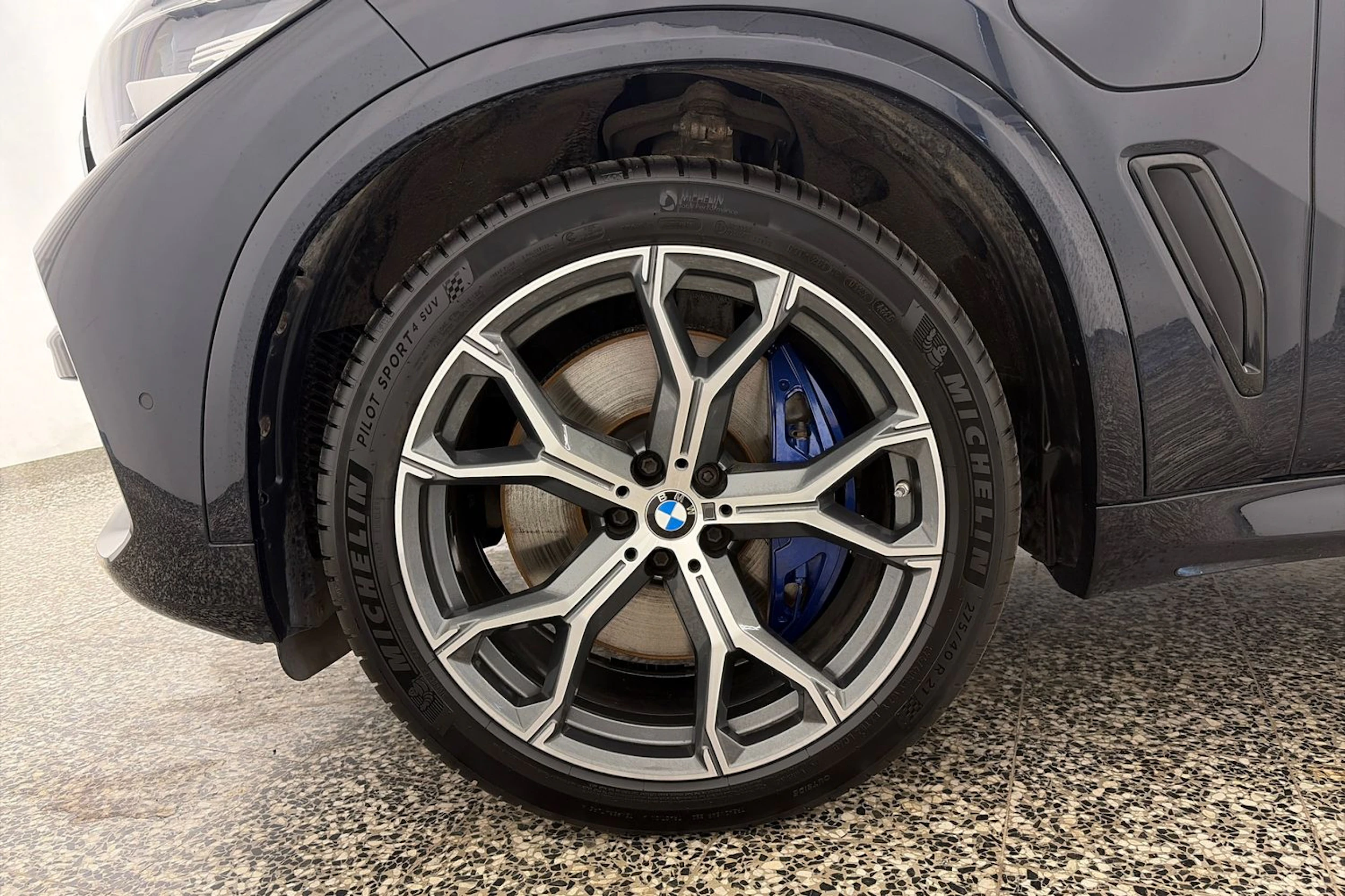 Musta BMW X5 2020 kuva 10.