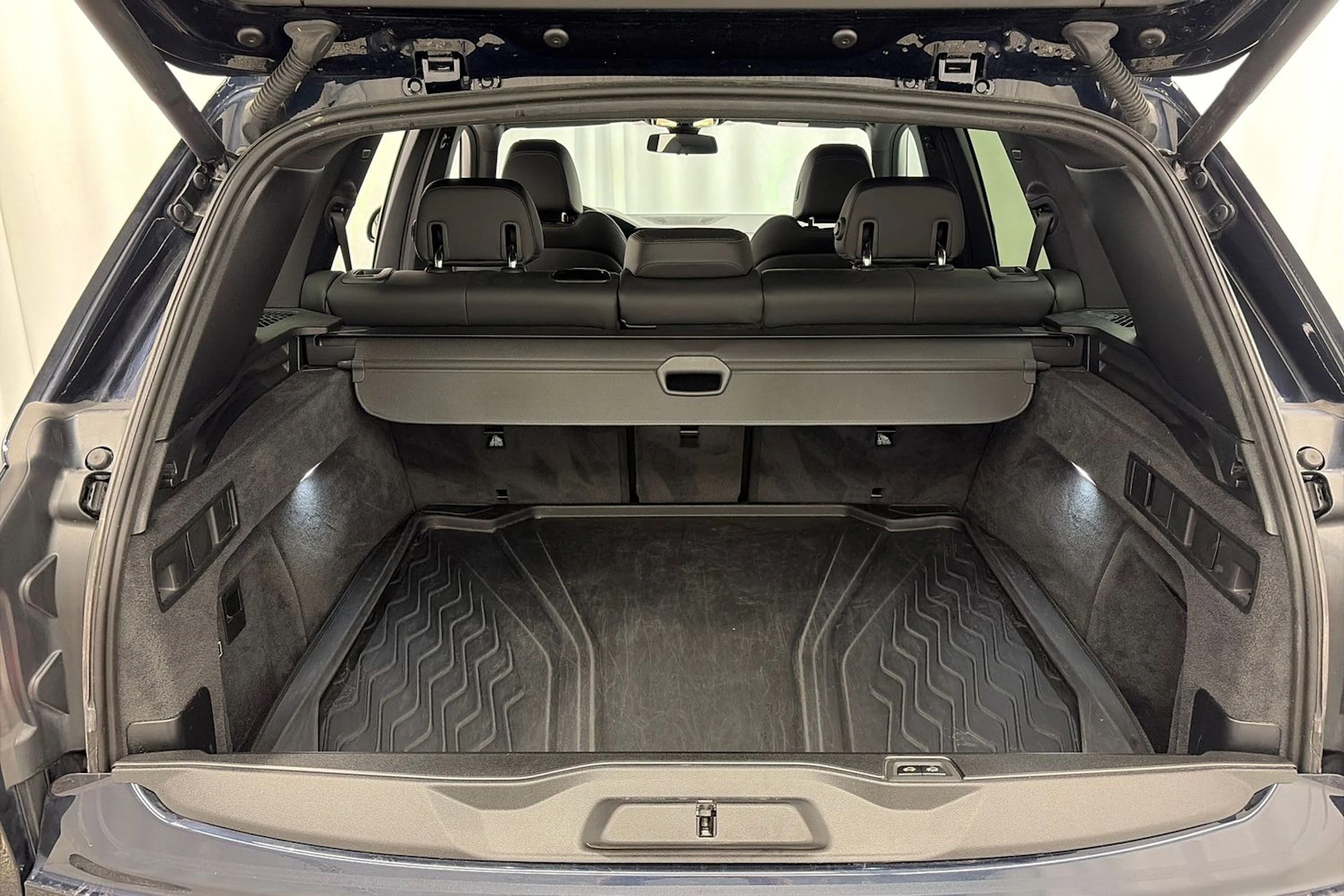 Musta BMW X5 2020 kuva 11.