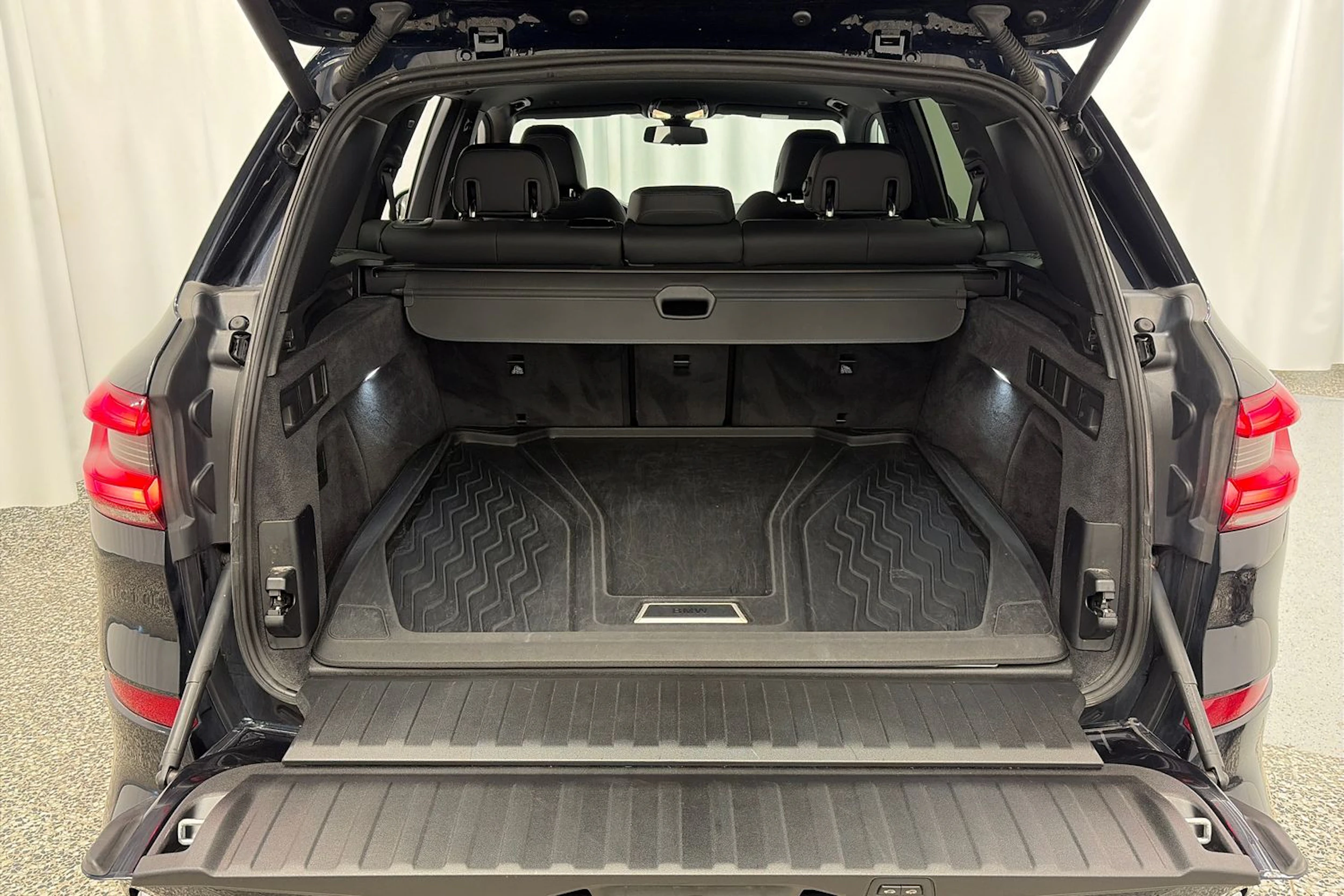 Musta BMW X5 2020 kuva 12.