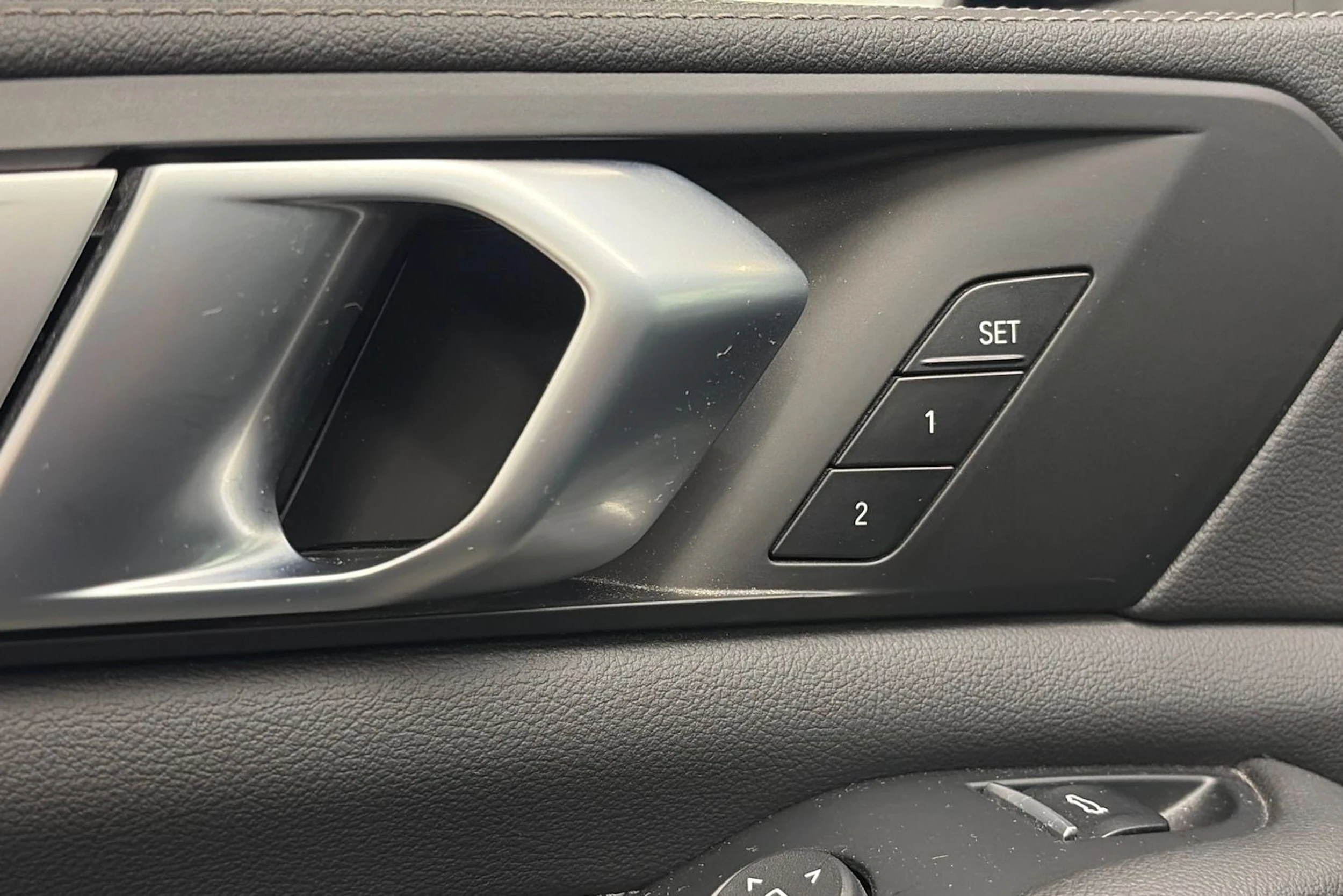 Musta BMW X5 2020 kuva 16.