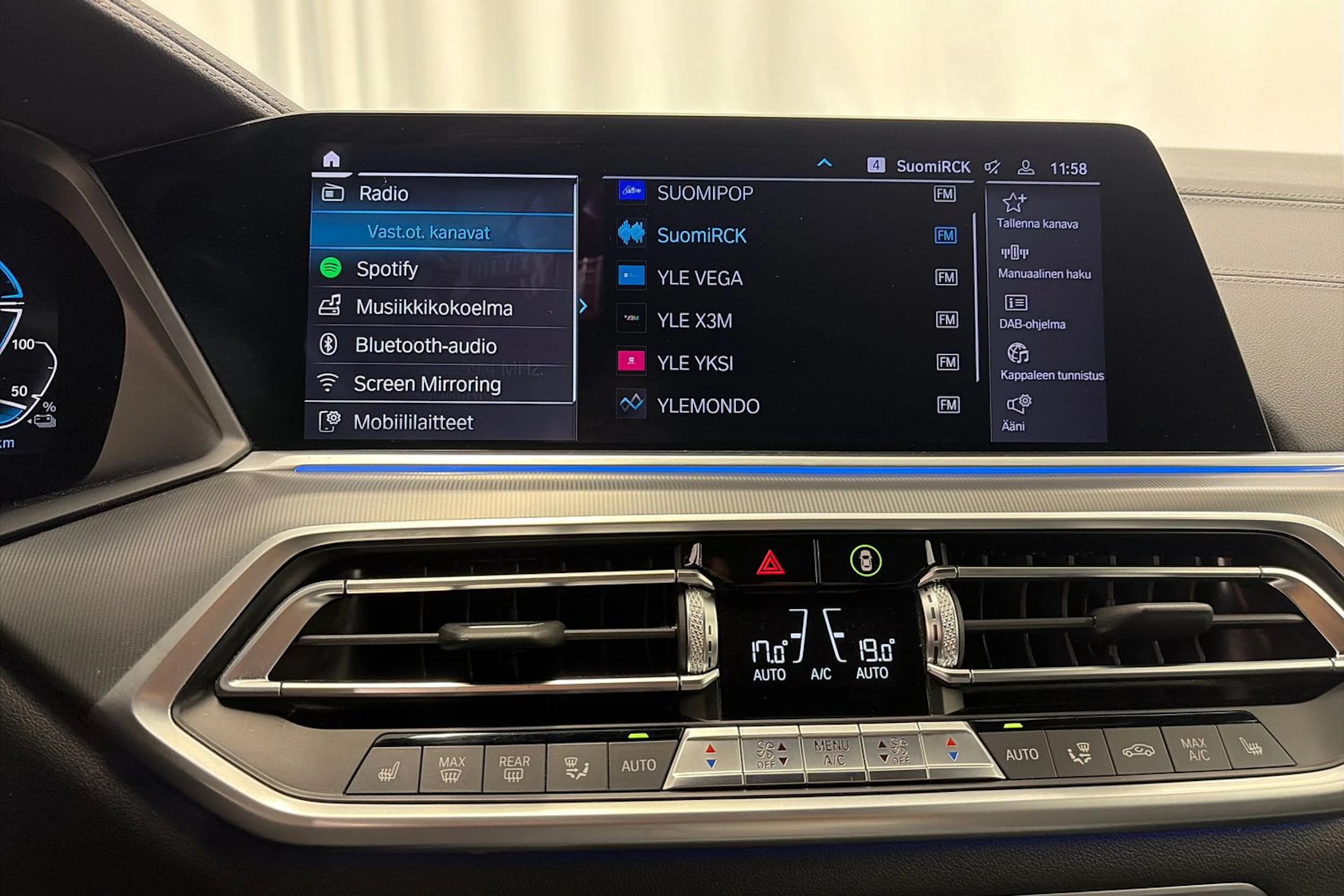Musta BMW X5 2020 kuva 26.