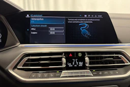 Musta BMW X5 2020 kuva 33.