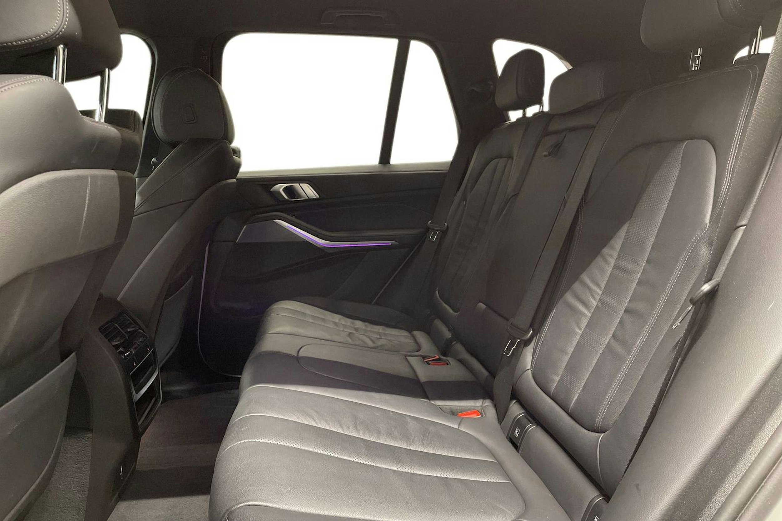 Valkoinen BMW X5 2020 kuva 10.