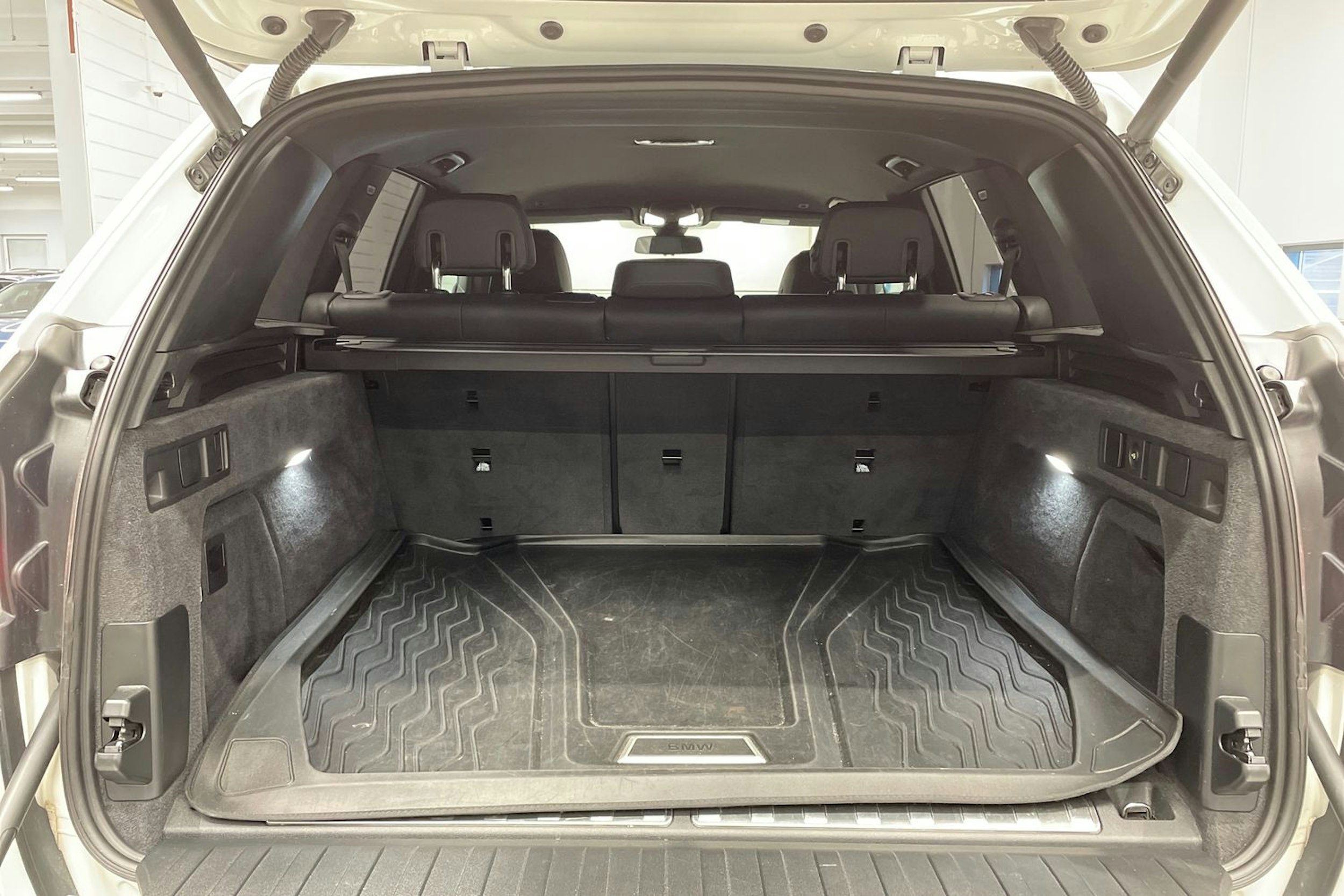 Valkoinen BMW X5 2020 kuva 14.