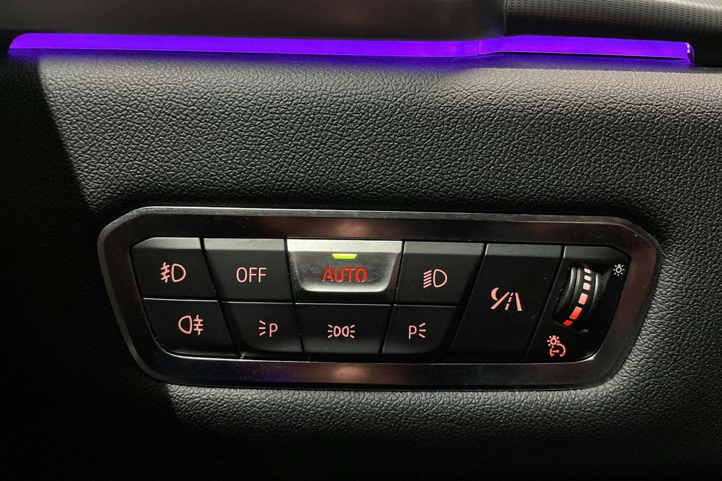 Valkoinen BMW X5 2020 kuva 24.