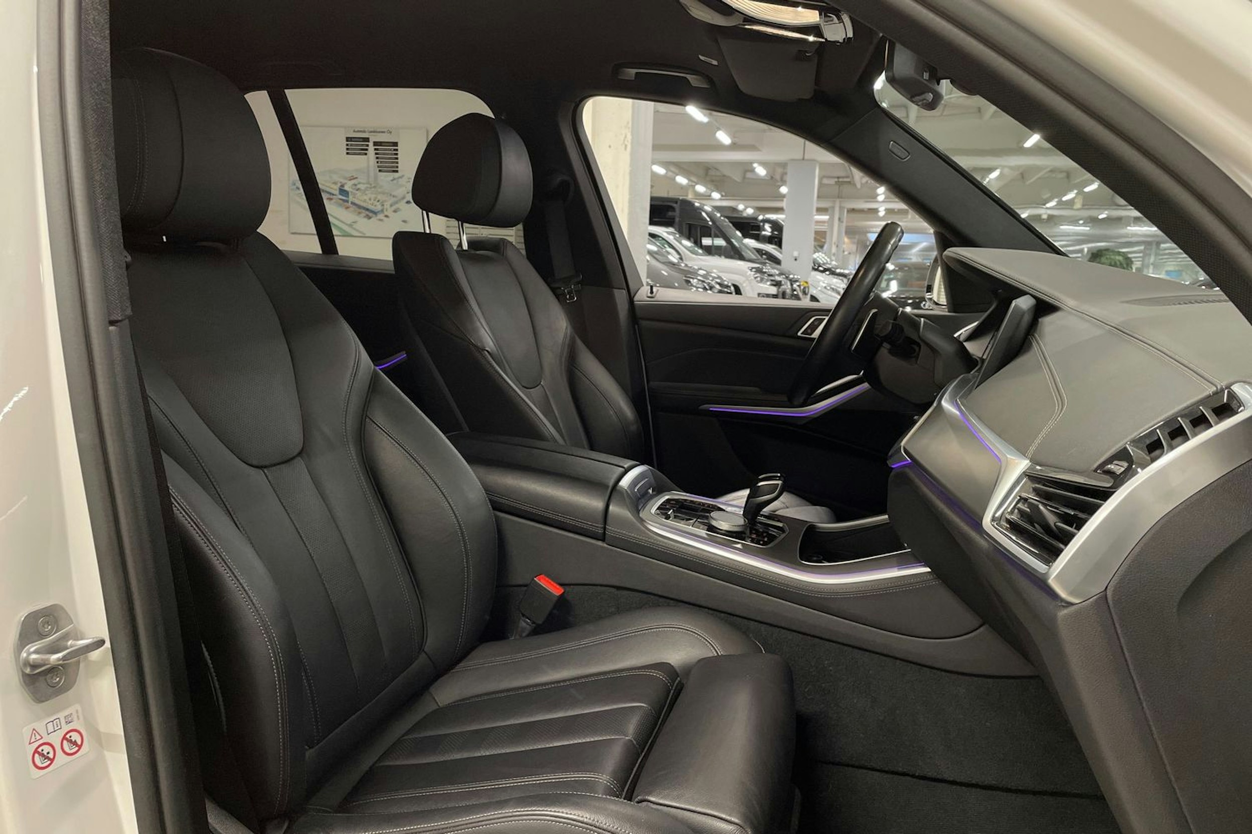 Valkoinen BMW X5 2020 kuva 31.