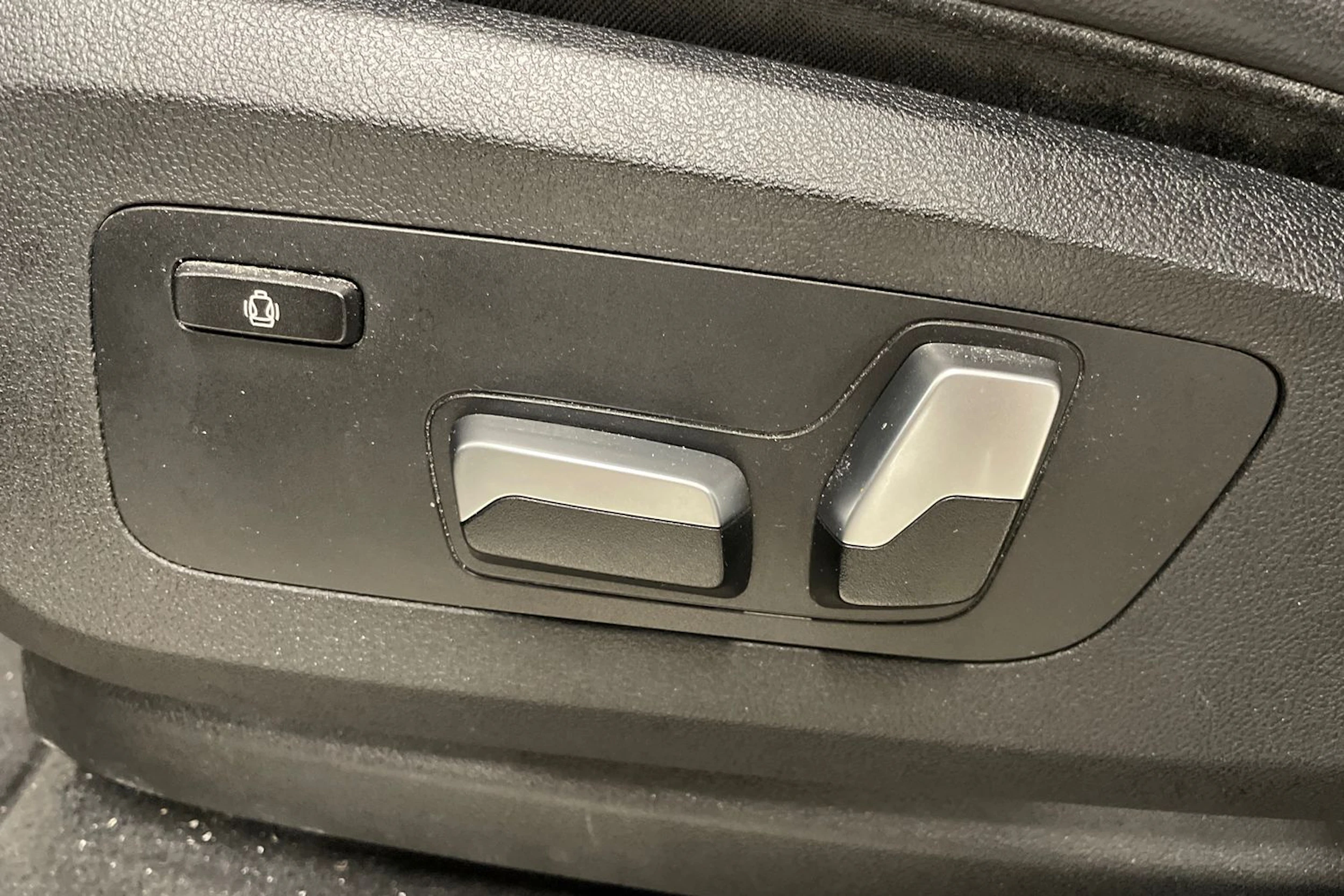 Musta BMW X5 2020 kuva 4.