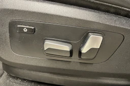 Musta BMW X5 2020 kuva 4.