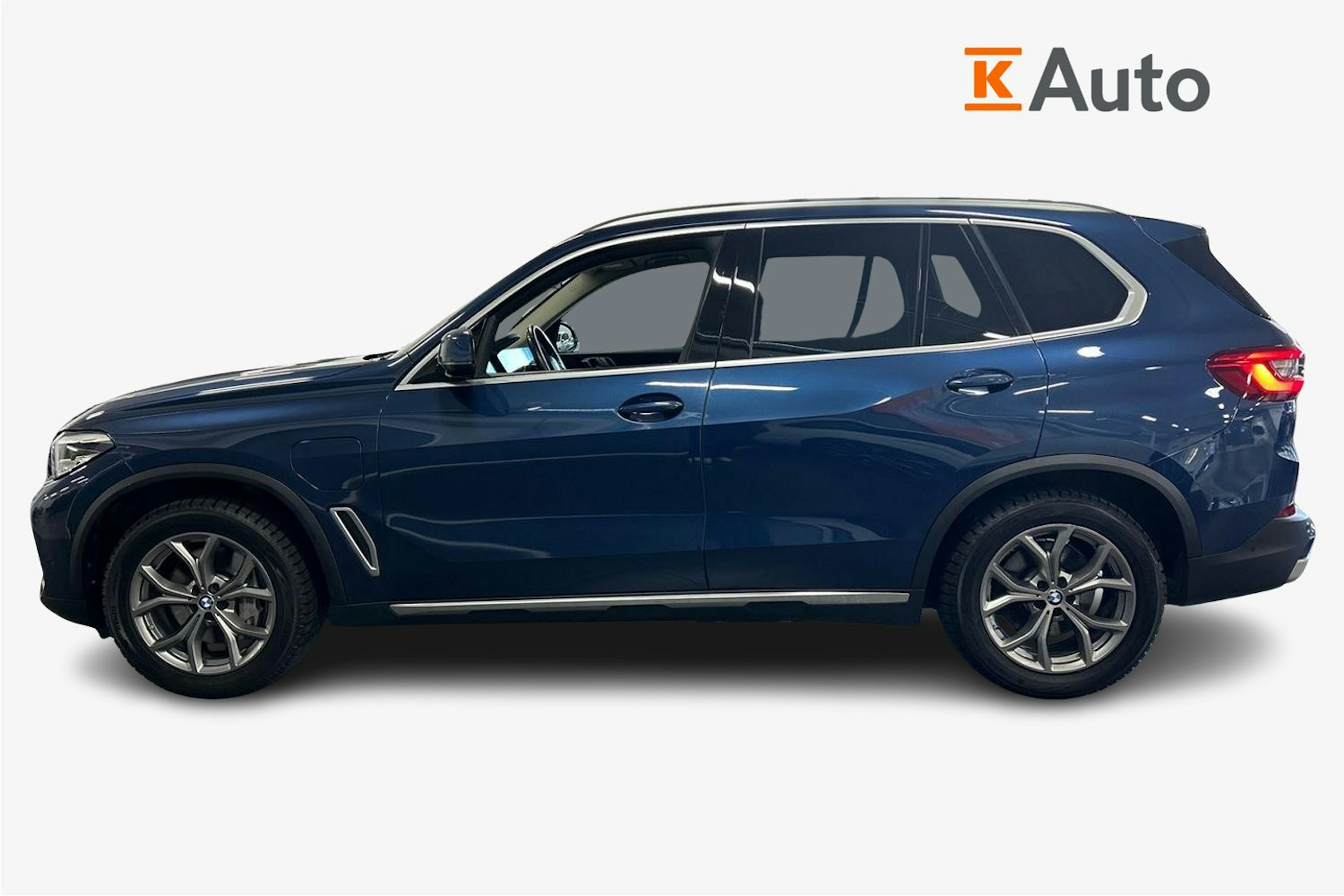 sininen BMW X5 2020 kuva 6.