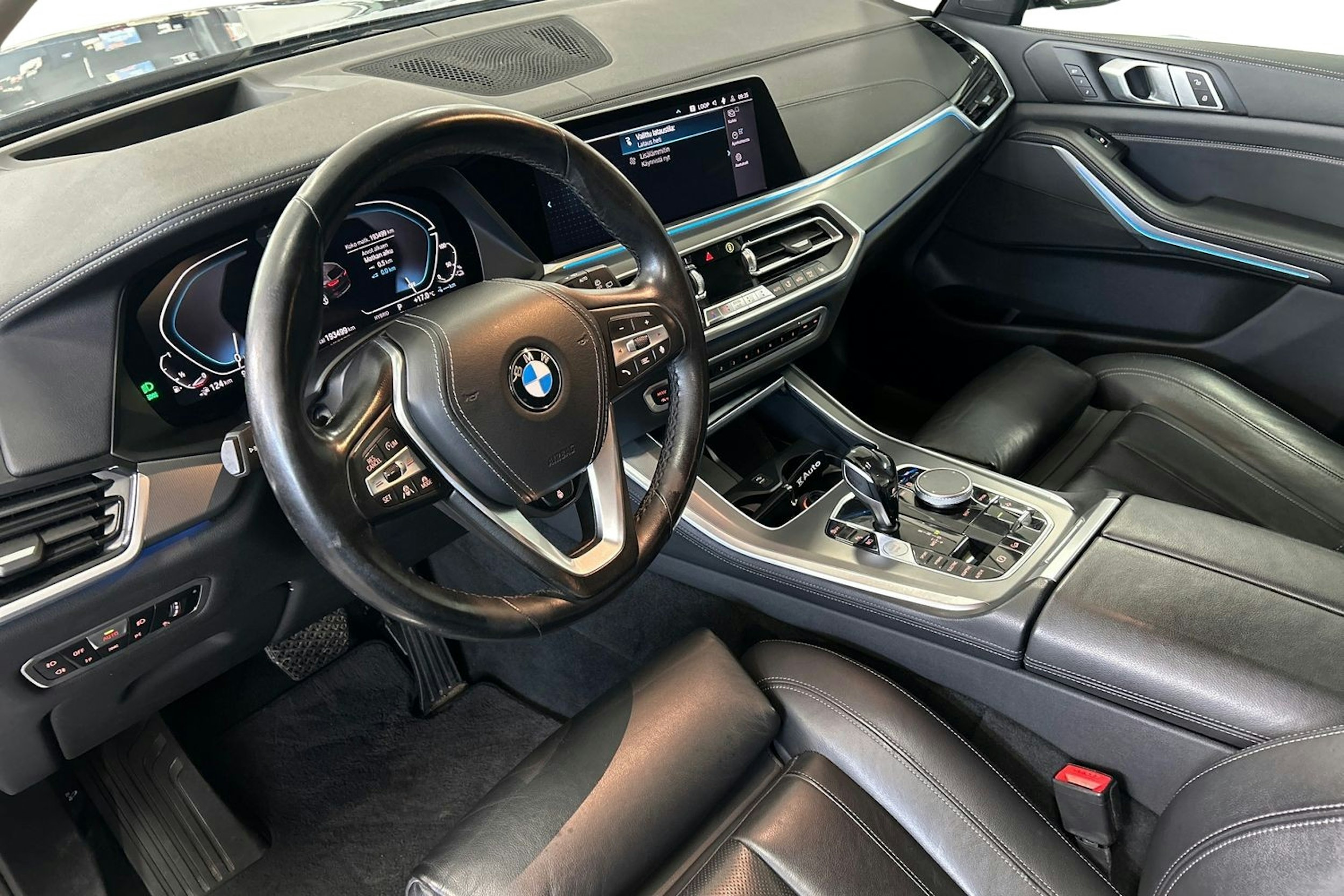 sininen BMW X5 2020 kuva 7.