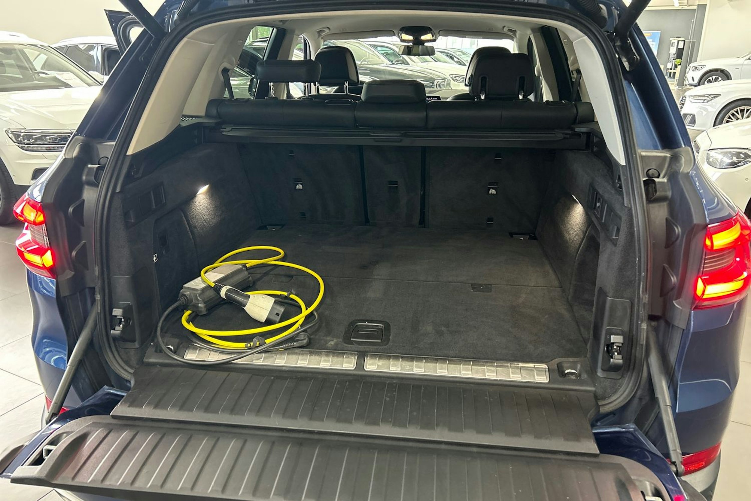 sininen BMW X5 2020 kuva 32.
