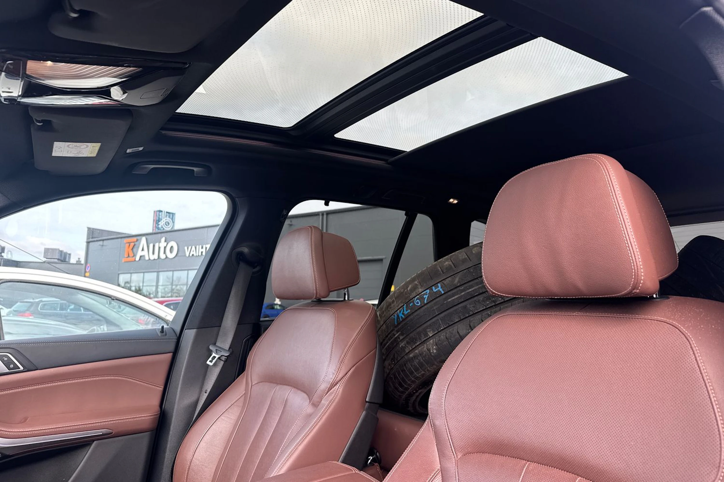 sininen BMW X5 2020 kuva 5.