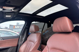 sininen BMW X5 2020 kuva 5.