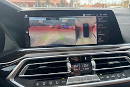 sininen BMW X5 2020 kuva 8.