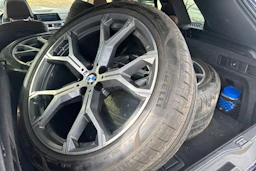 sininen BMW X5 2020 kuva 9.