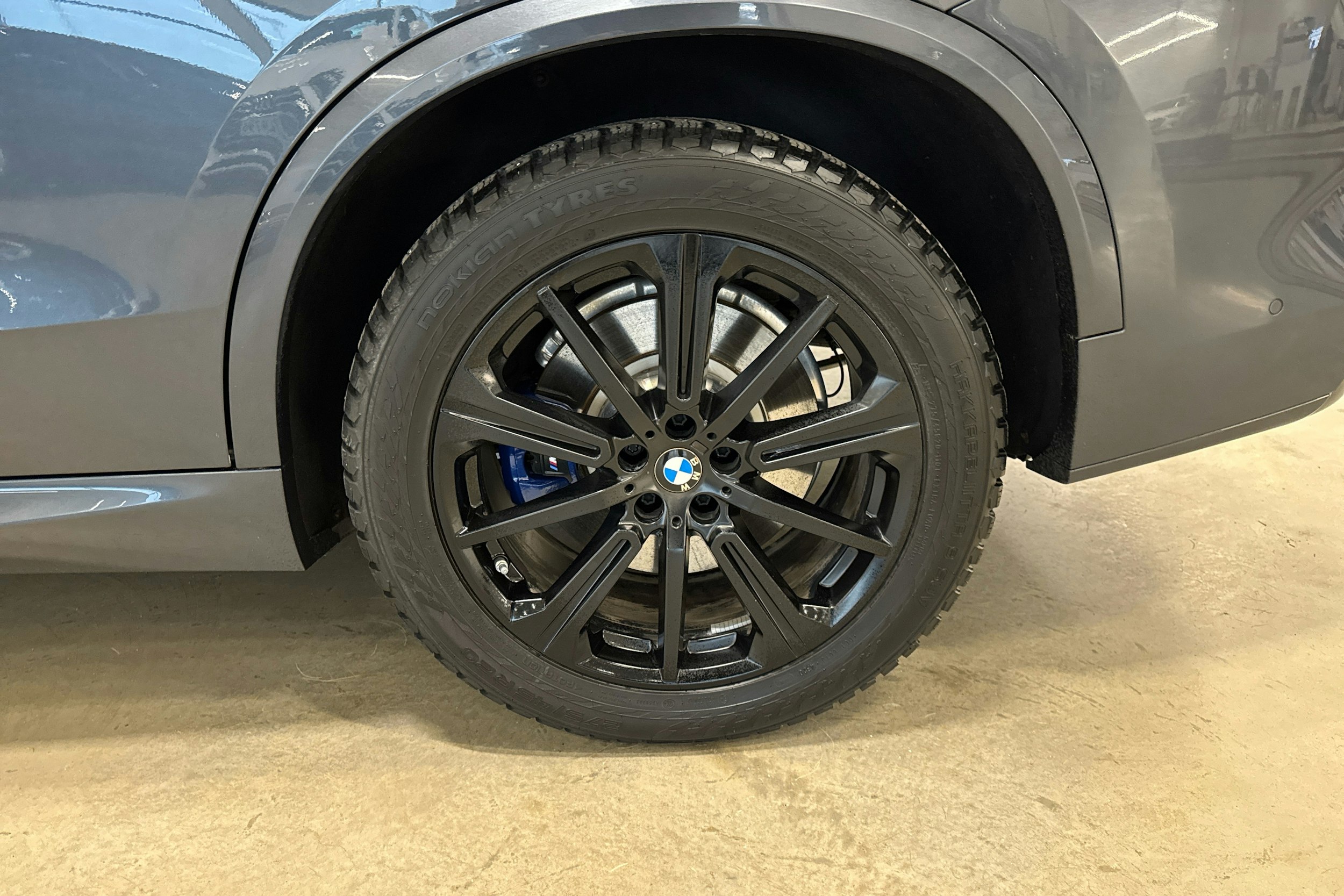 harmaa BMW X5 2021 kuva 9.