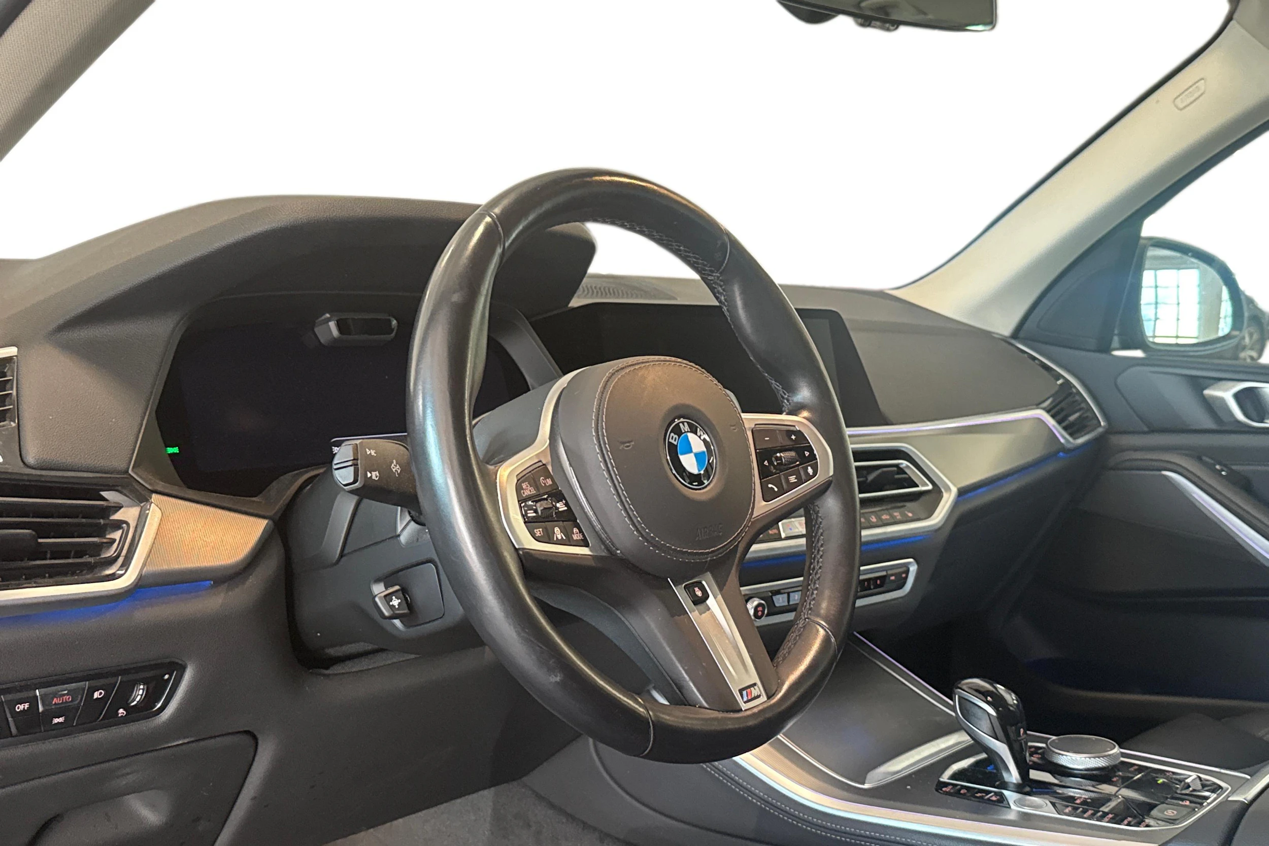 sininen BMW X5 2021 kuva 3.